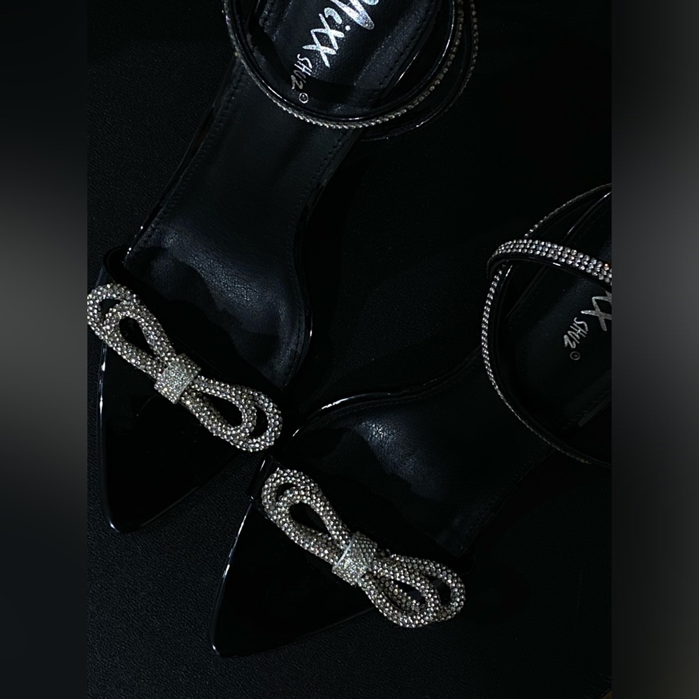 Brand NEW glitter bow heels